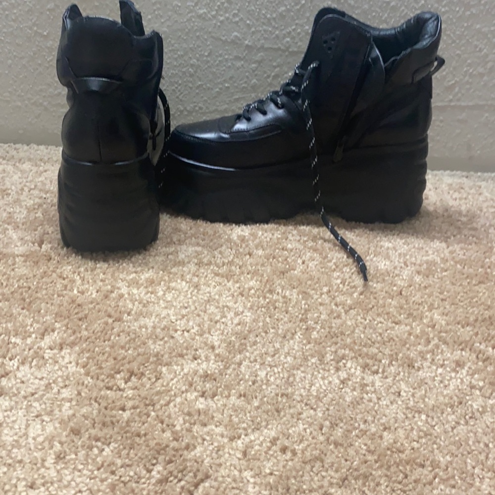 Black chunky sneakers.